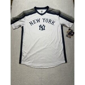 New York Yankees Medium V-Neck Jersey T-Shirt Cooperstown Collection MLB New Tag